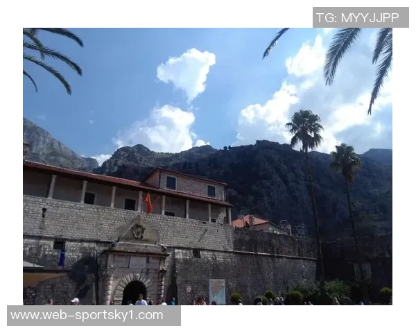 弗洛伦齐赞莫德里奇年过四十却依然年轻如二十五岁 弗洛伦齐赞莫德里奇年过四十却依然年轻如二十五岁