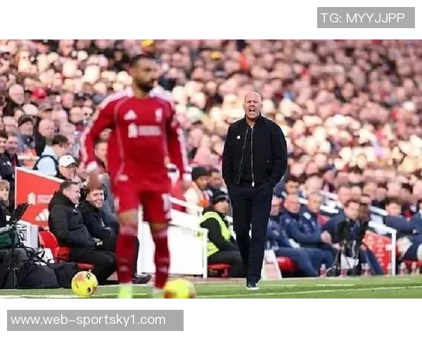 埃因霍温队长直言利物浦进攻乏力仅靠角球制造威胁 埃因霍温队长直言利物浦进攻乏力仅靠角球制造威胁